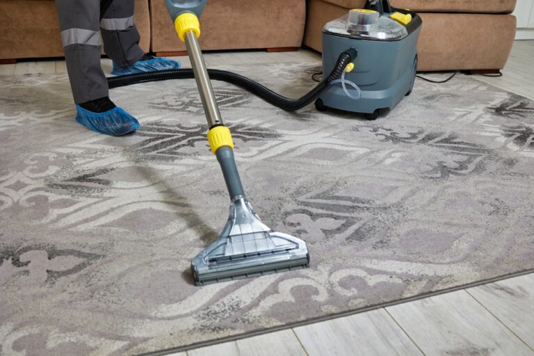 Close-up,Of,Carpet,Cleaning,By,A,Professional,Worker,In,Overalls