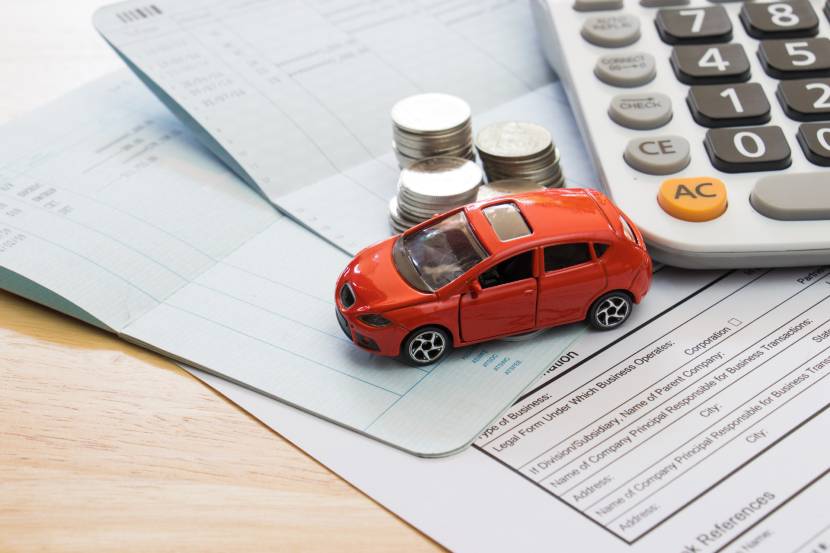 toy-car-with-money-and-calculator-article-image