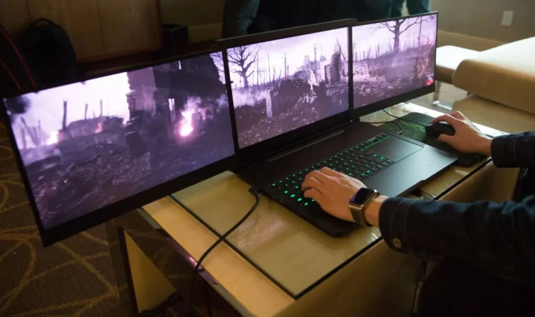 Gaming Laptop's Large Screen Improve Visuals