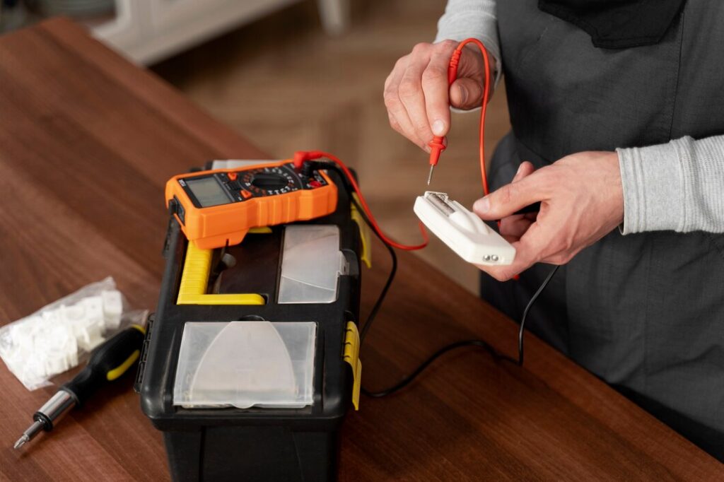 service-maintenance-worker-repairing_23-2149176691