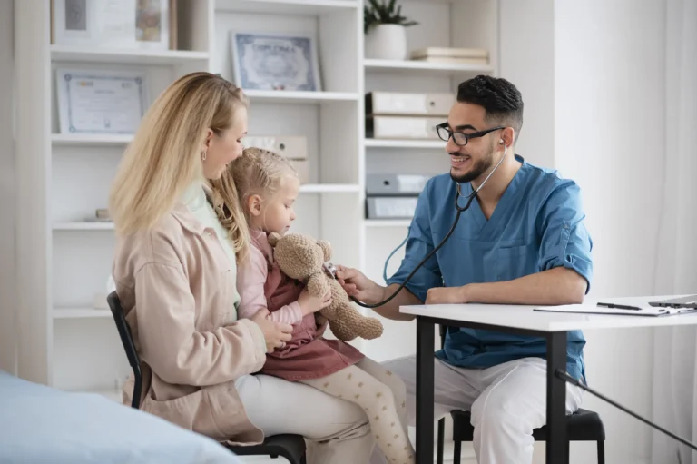 67d11e794d2713ecc49f13c9_doctor-doing-their-work-pediatrics-office-at-fakeeh-medicentres