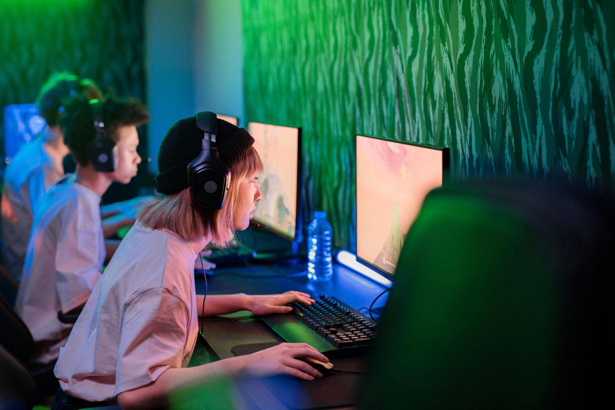 A player focused on the computer screen while gaming