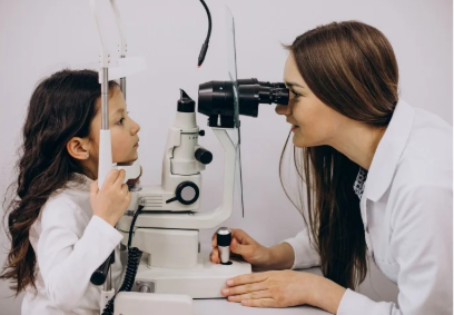 Cataract Doctor in Delhi