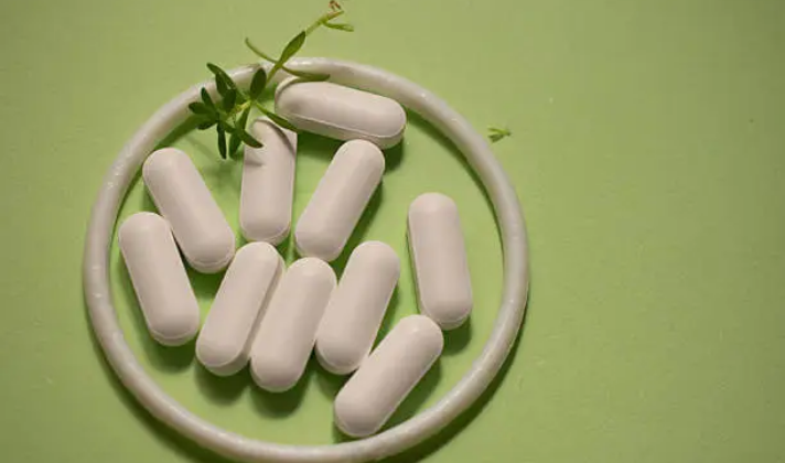 DIM Complex Explained: Benefits, Estrogen Metabolism, Dosage & Safety