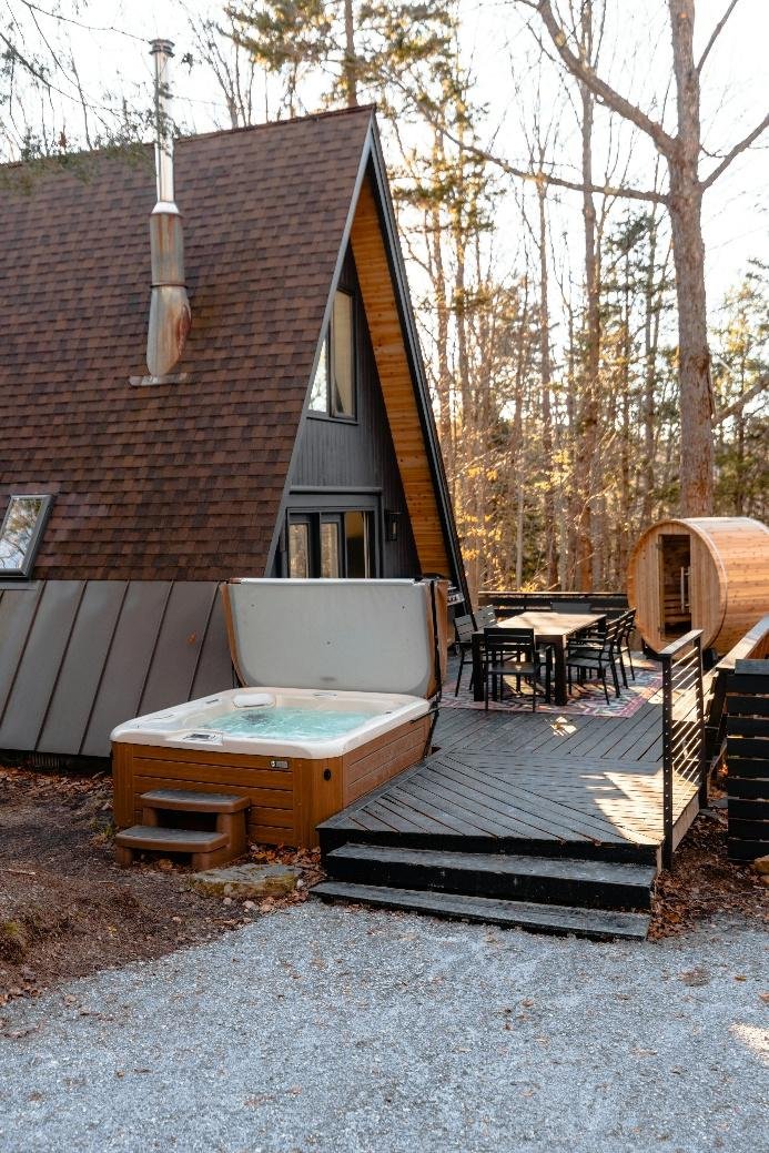 A small backyard pool area suited to an adjoining hot tub